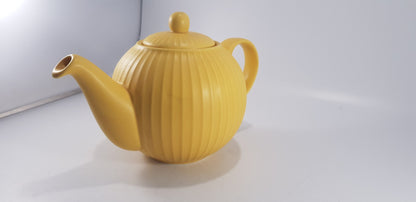 London Pottery Globe Sunshine Yellow 4 Cup Textured Teapot Excellent Condition