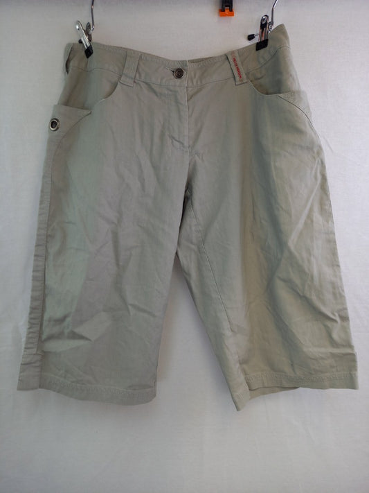 Helly Hansen stone shorts Mens Uk 30 Excellent condition