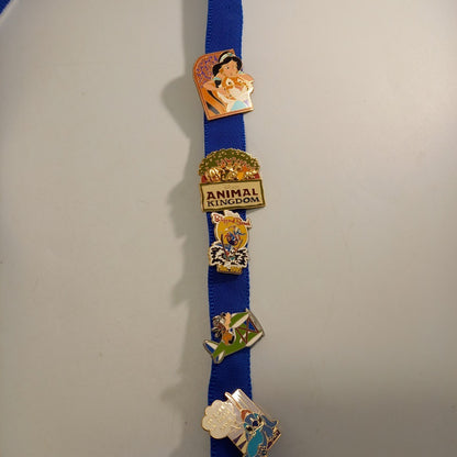 DISNEY Vintage Pin Trading Lanyard with Collectable 5 Pin Bundle (2002-2004) Excellent