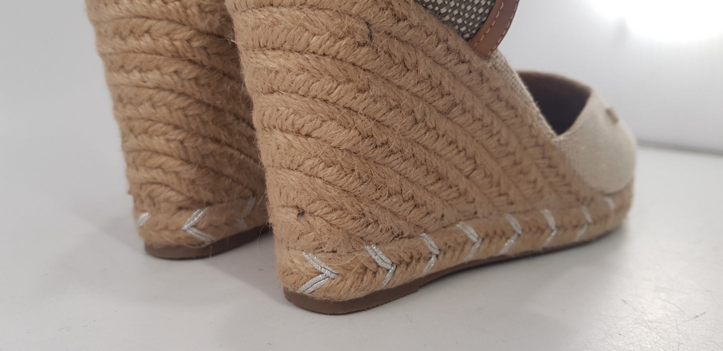 Wrangler Canvas Straw Tan Wedge Sandals Size 5 VGC