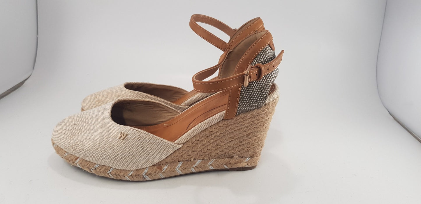 Wrangler Canvas Straw Tan Wedge Sandals Size 5 VGC