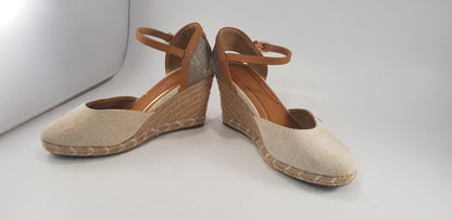 Wrangler Canvas Straw Tan Wedge Sandals Size 5 VGC