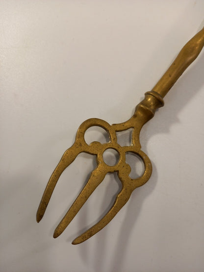 brass toasting fork figure to top 3 prongs