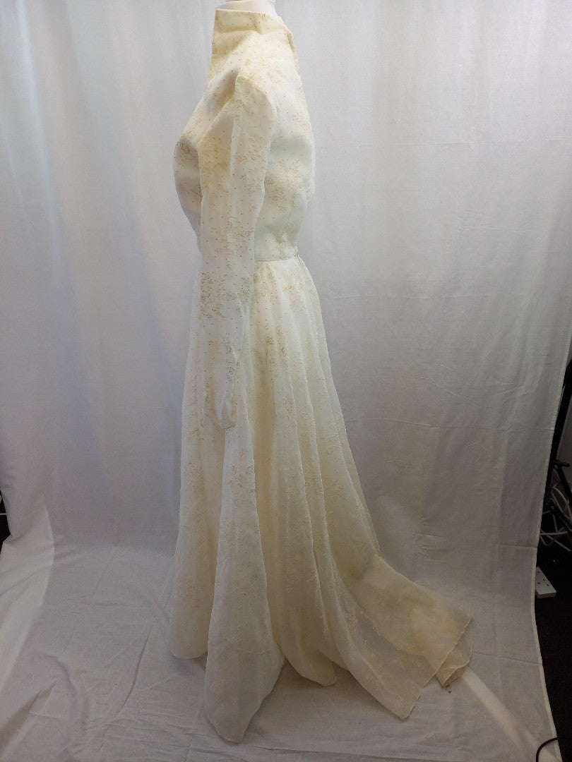 Emenson White Floral 1970s Vintage Flocked Tulle Wedding Dress - Small