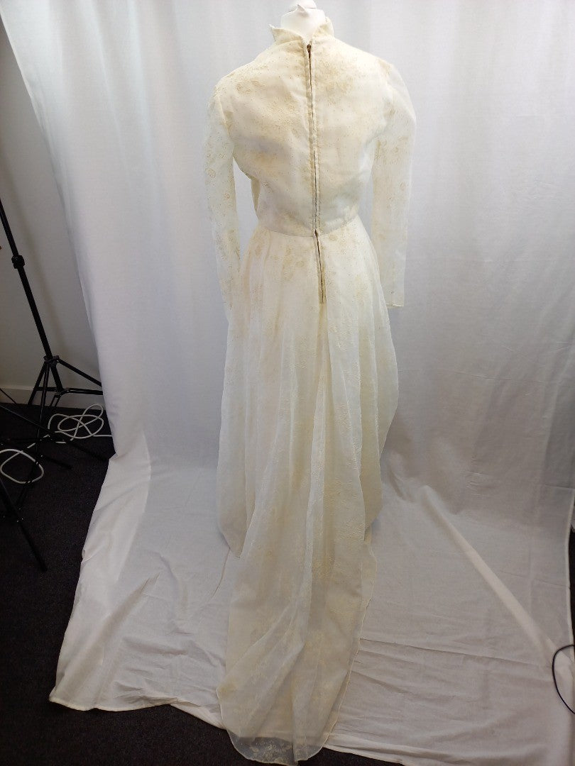 Emenson White Floral 1970s Vintage Flocked Tulle Wedding Dress - Small