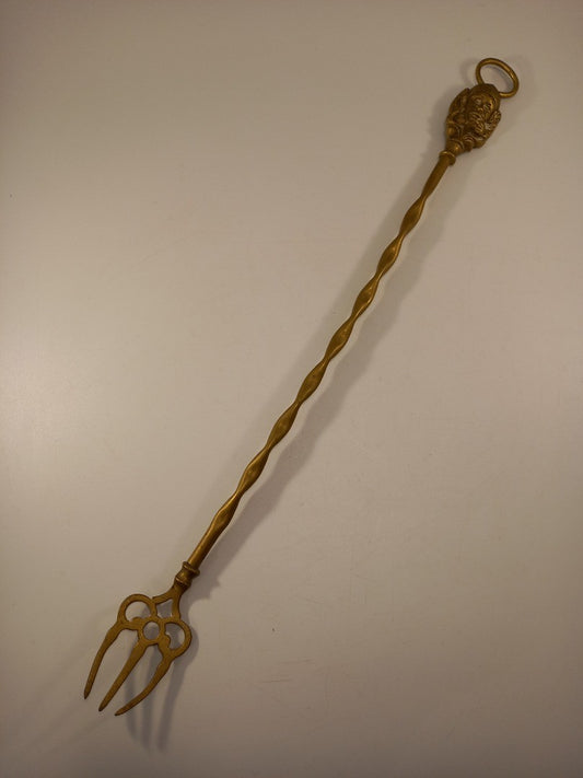 brass toasting fork figure to top 3 prongs