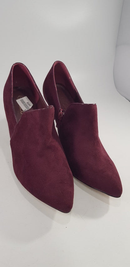 M&Co Wine Burgundy Shoe Boots Zip Closure Heels Size 7 Brand New