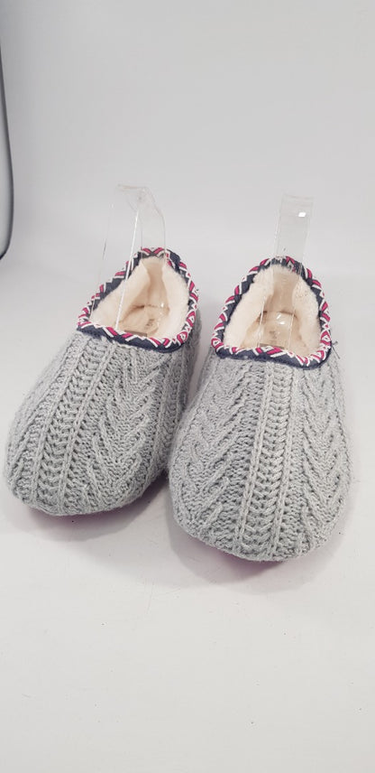 White Stuff Women's Closed Back Slippers Cable Knit Size 6 BNNT