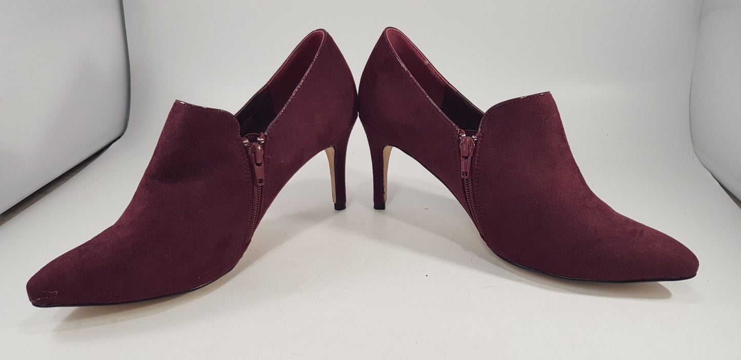 M&Co Wine Burgundy Shoe Boots Zip Closure Heels Size 7 Brand New