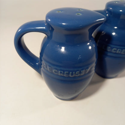 Le Creuset Ceramic Blue Salt & Pepper Shaker With Handle Set Good