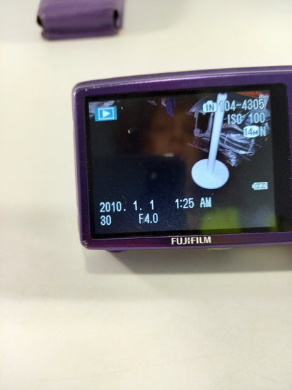 Fujifilm FinePix Z Series Z80 14MP Digital Camera Purple With Case - Tested