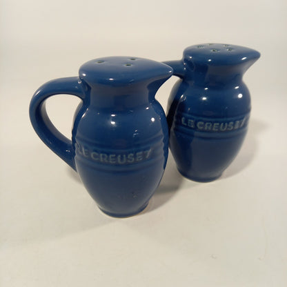 Le Creuset Ceramic Blue Salt & Pepper Shaker With Handle Set Good