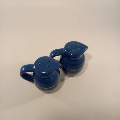 Le Creuset Ceramic Blue Salt & Pepper Shaker With Handle Set Good