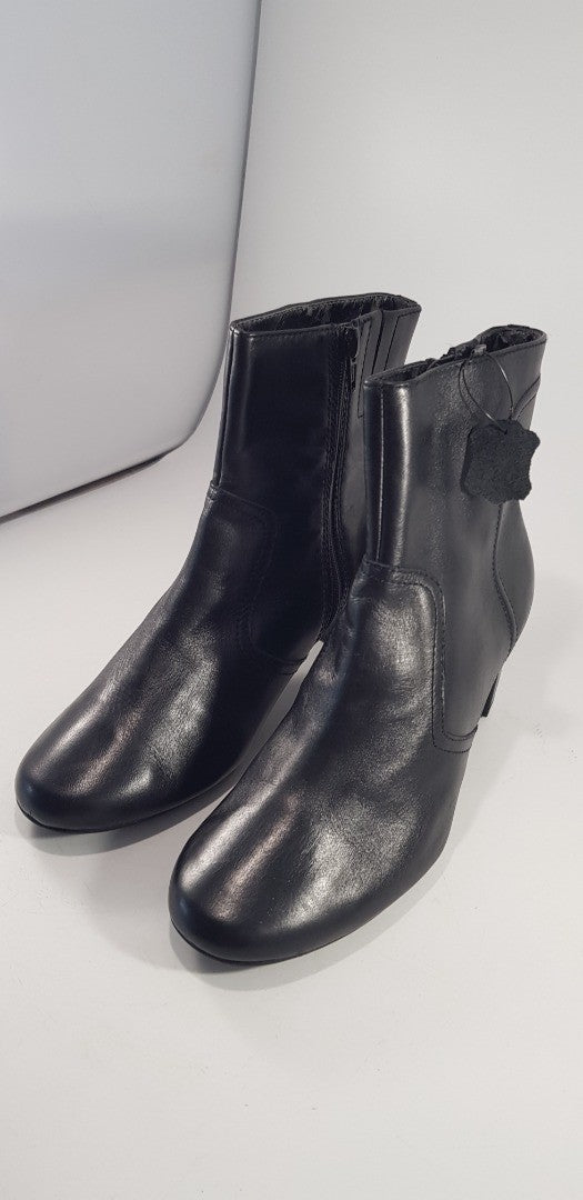 FootGlove Black Leather Ankle Boots Wide Fit Size 5 Nearly New with Defect