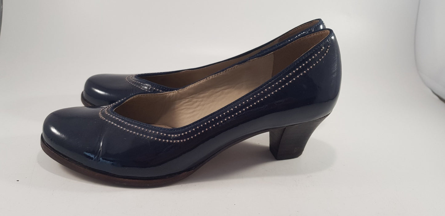 Clarks Navy Patent Stitch Detail Slip On Court Spanish Heel Size 4.5 Excellent C