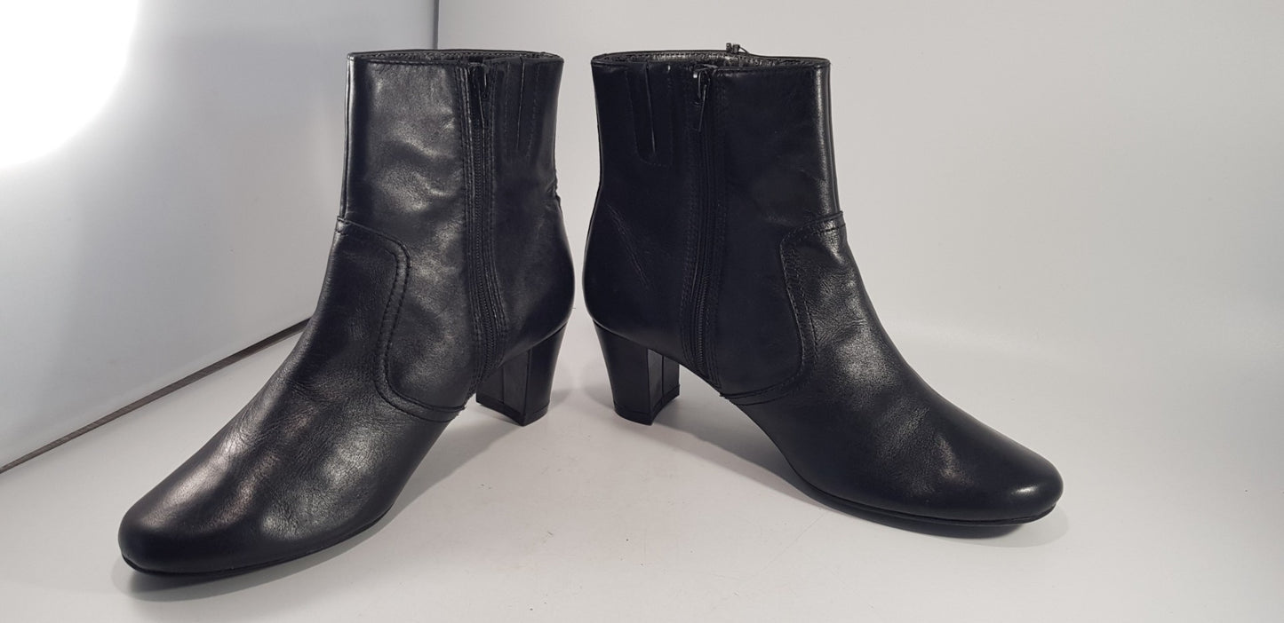 FootGlove Black Leather Ankle Boots Wide Fit Size 5 Nearly New with Defect