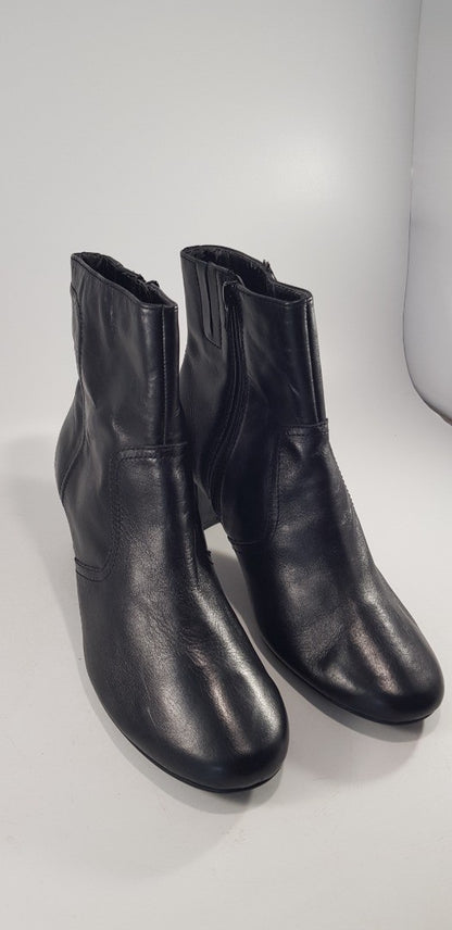 FootGlove Black Leather Ankle Boots Wide Fit Size 5 Nearly New with Defect