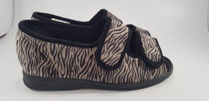 Cosyfeet Zebra Print Shoes Slippers Extra Roomy Size 5 Brand New