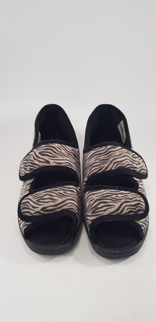 Cosyfeet Zebra Print Shoes Slippers Extra Roomy Size 5 Brand New