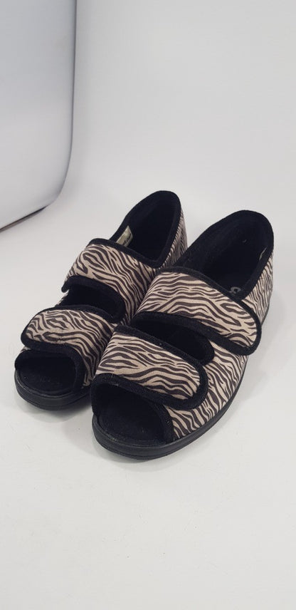 Cosyfeet Zebra Print Shoes Slippers Extra Roomy Size 5 Brand New