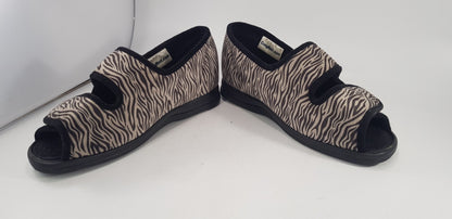 Cosyfeet Zebra Print Shoes Slippers Extra Roomy Size 5 Brand New