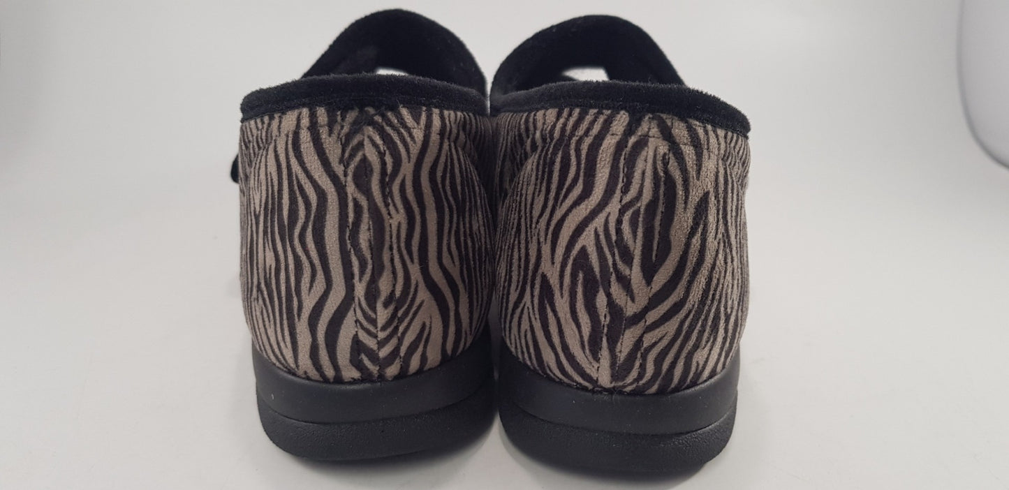 Cosyfeet Zebra Print Shoes Slippers Extra Roomy Size 5 Brand New