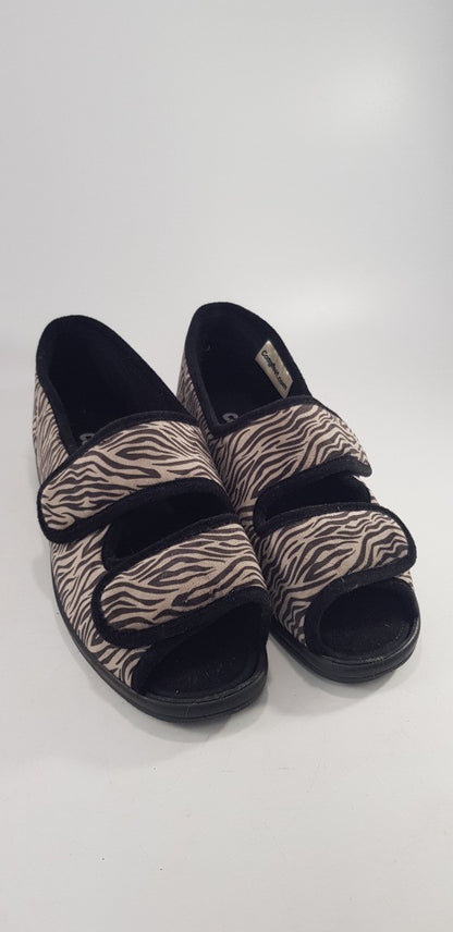 Cosyfeet Zebra Print Shoes Slippers Extra Roomy Size 5 Brand New