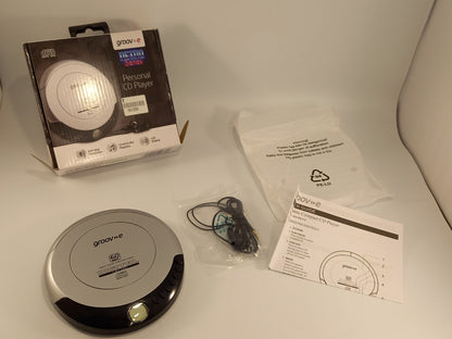 Groov-e Retro Series Portable Personal CD Player New in Box & Headphones