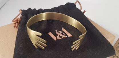 V&A Jewellery Gold Tone Hands Bracelet with Original Box Pouch Cards VGC