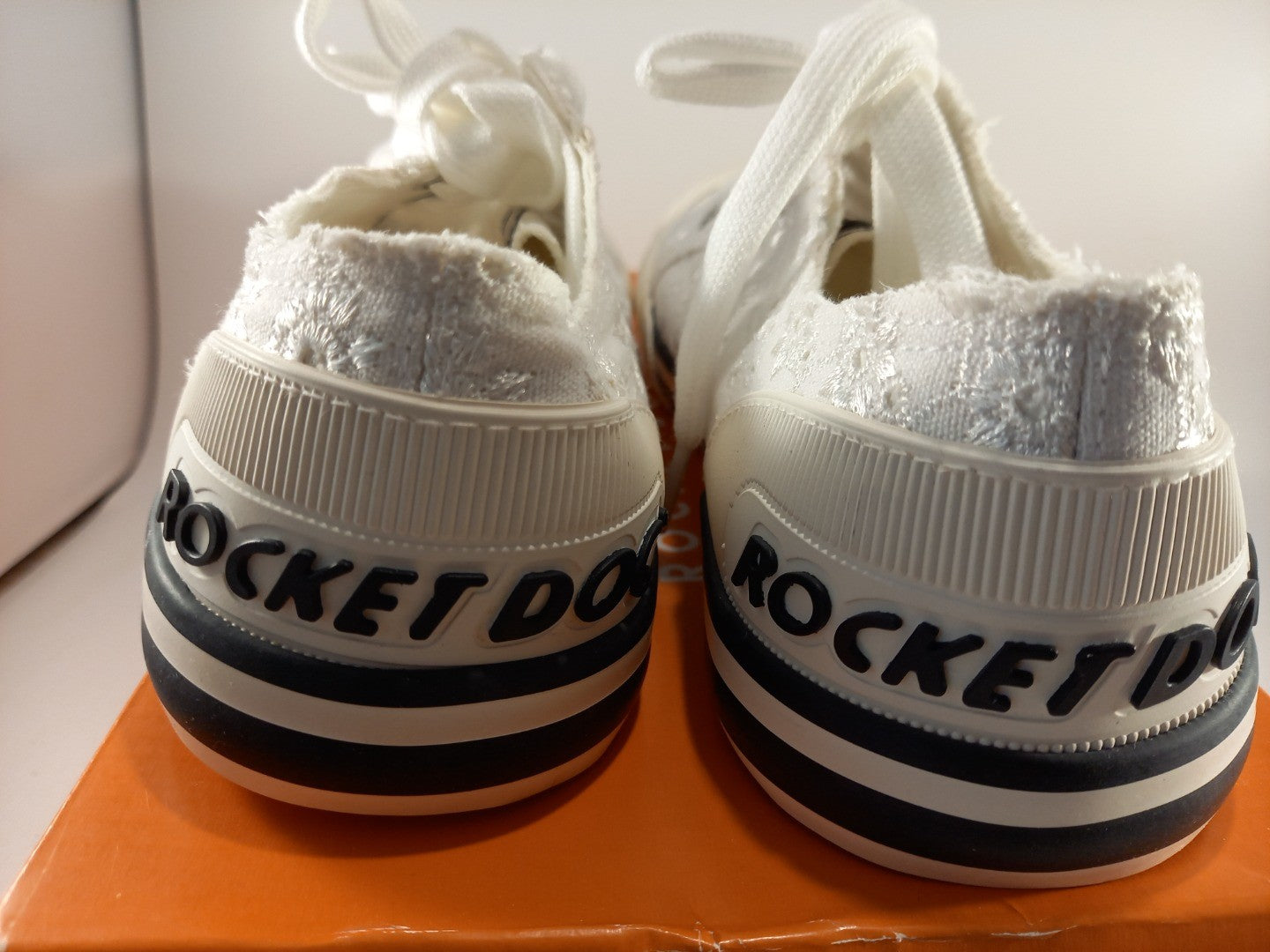 Rocket Dog Jazzin White Palmetto Embroidered Trainers Size 6 BNIB