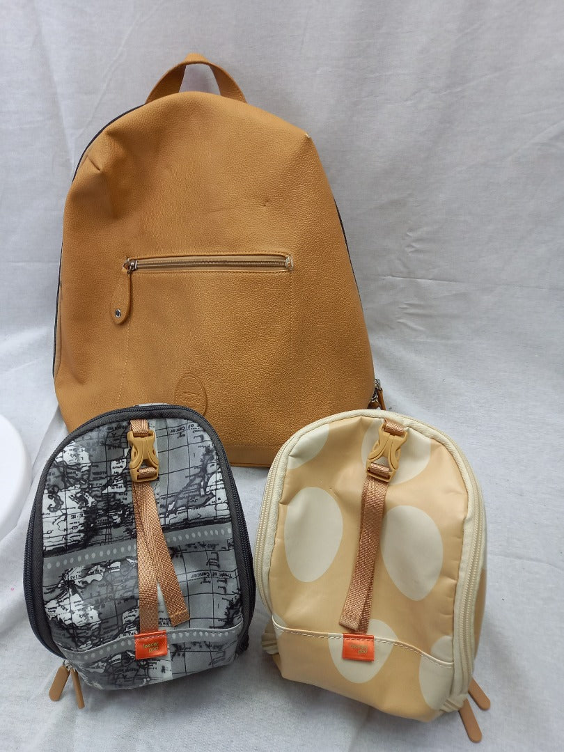 Pacapod Camel Changing Bag with 2 Pods Good Condition