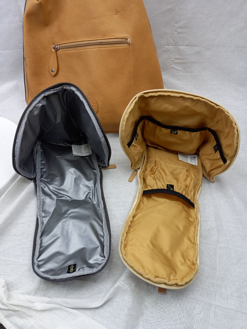 Pacapod Camel Changing Bag with 2 Pods Good Condition