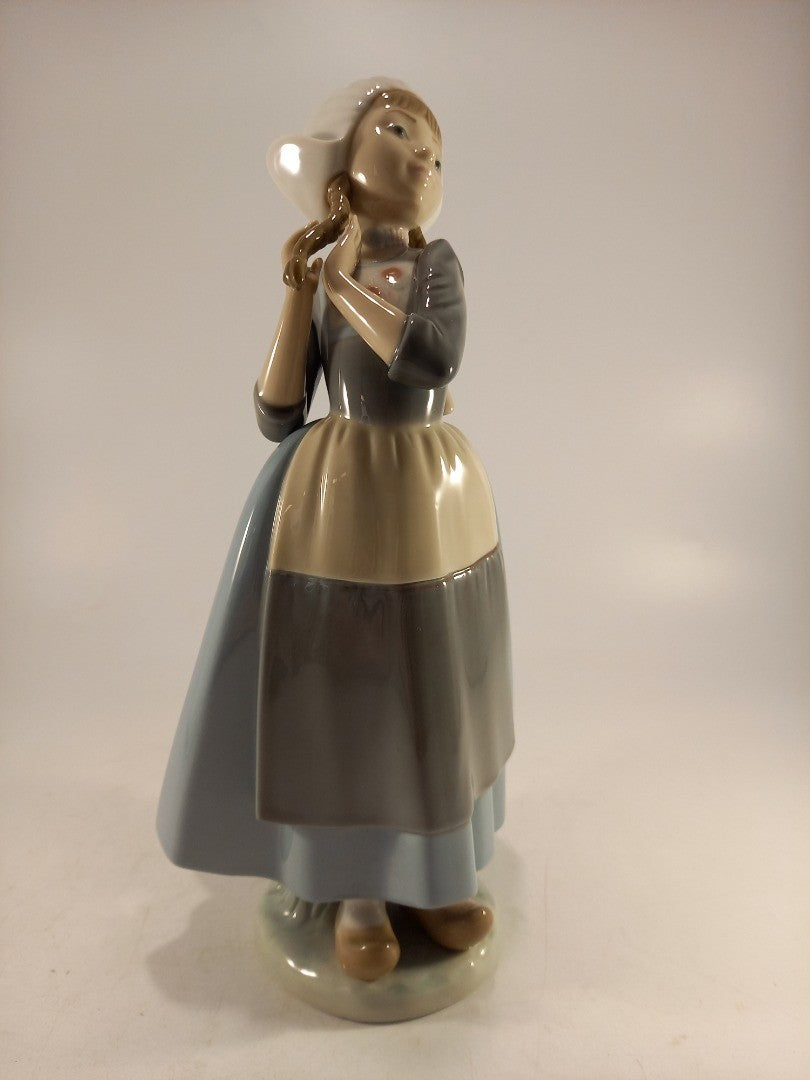 Lladro Dutch Girl with Plaits 5063 Figurine 10" Tall Excellent Condition