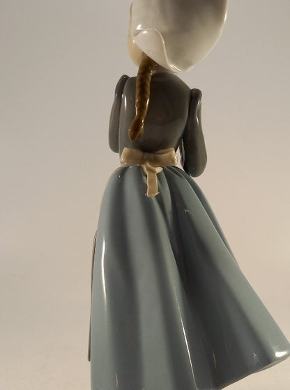 Lladro Dutch Girl with Plaits 5063 Figurine 10" Tall Excellent Condition