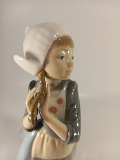 Lladro Dutch Girl with Plaits 5063 Figurine 10" Tall Excellent Condition