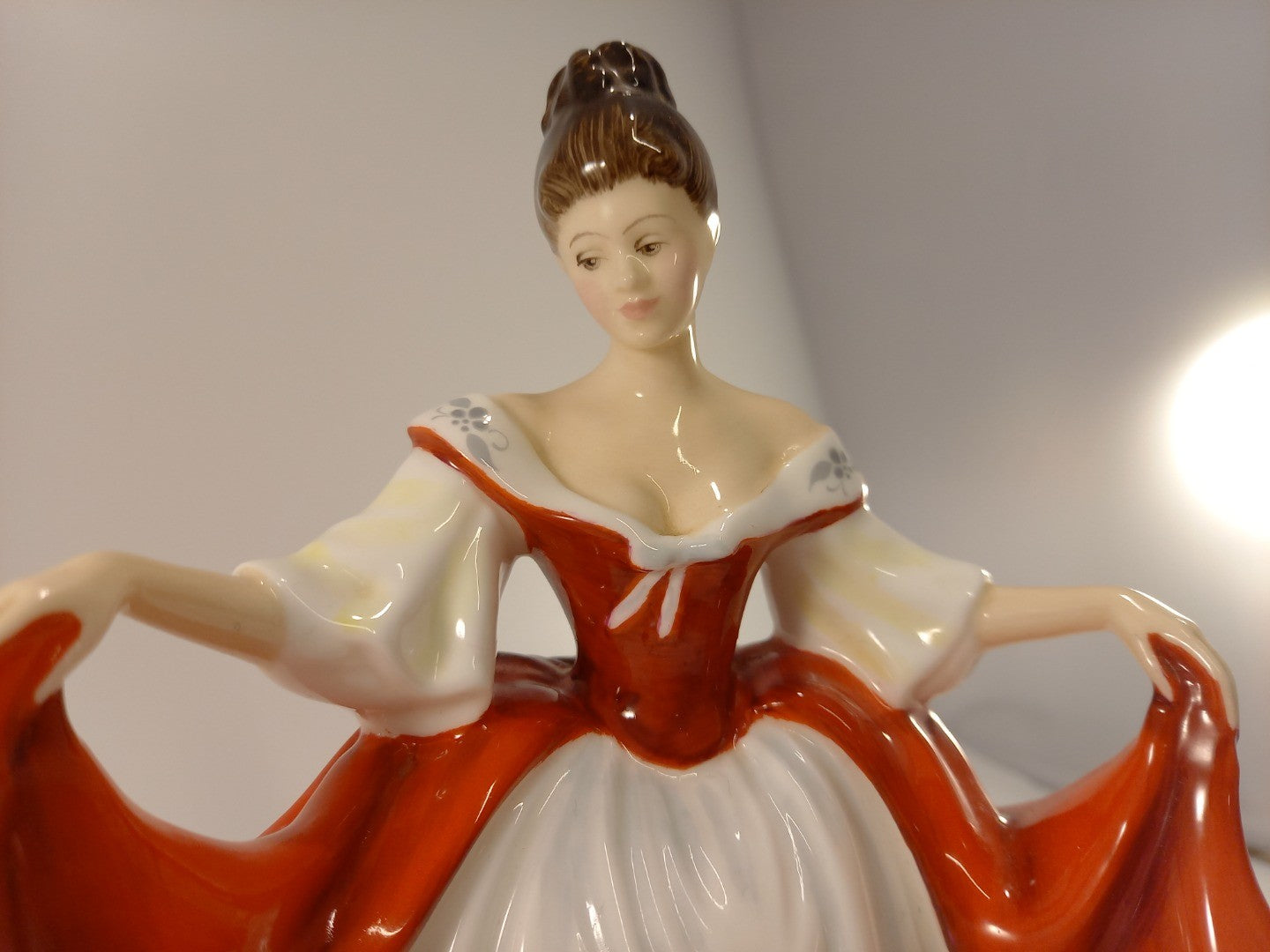 Royal Doulton Sara HN2265 Figurine 20.5cm Excellent Condition