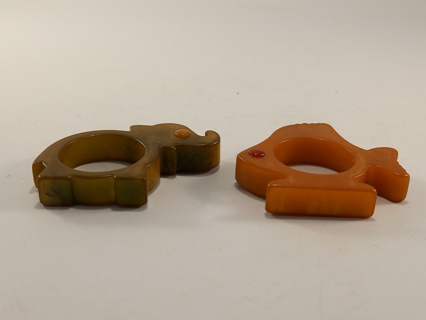 napkin rings x2 elephant and fish bakerlite green and orangeVGC