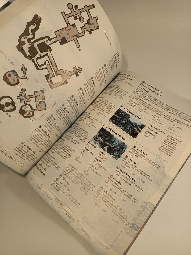 Skyrim: The Elder Scrolls V - Official Game Guide Book with Map Posters