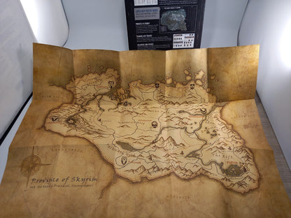 Skyrim: The Elder Scrolls V - Official Game Guide Book with Map Posters