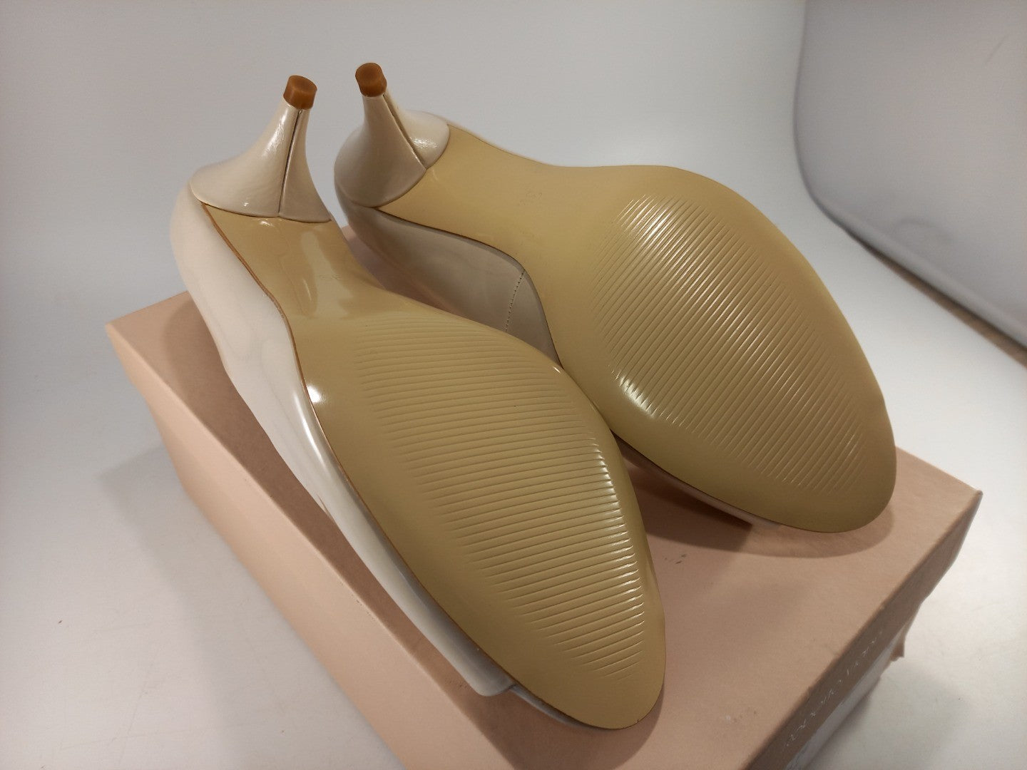 Roberto Vianni Beige Peep Toe Kitten Heel Slip On Size 6 BNIB