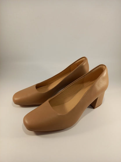 Clarks Nude Leather Block Heeled Square Court Shoes - Size UK 5D