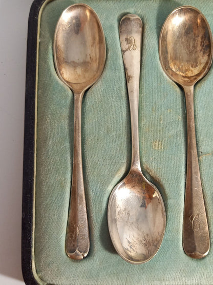 Walker & Hall Silver Plated Vintage Teaspoon and Sugar Tongs Set in Original Box