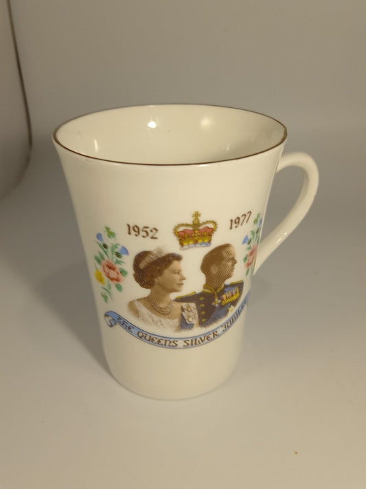 Queen Elizabeth II Bone China Silver Jubilee 1977 Commemorative Mug