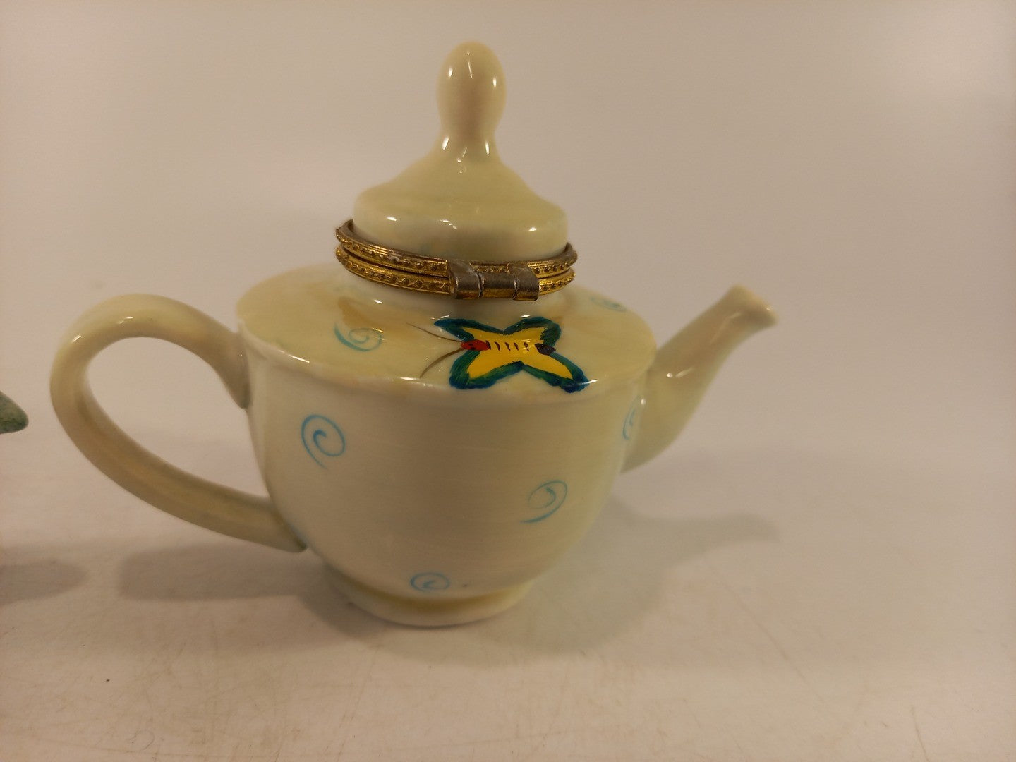 Miniature Teapot Pill Boxes Hand Painted Excellent Condition Vintage